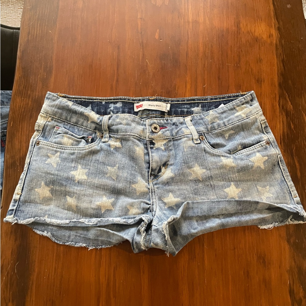 Levi shorty short star